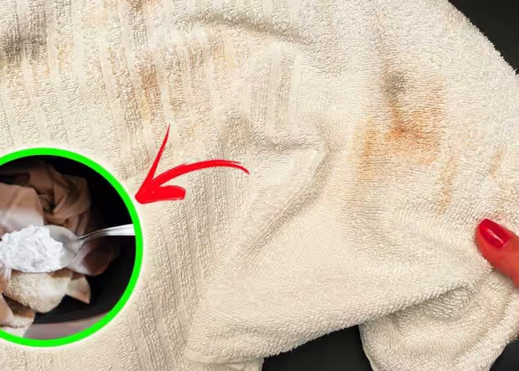 Wie entferne ich Make-up-Flecken von Handtüchern?