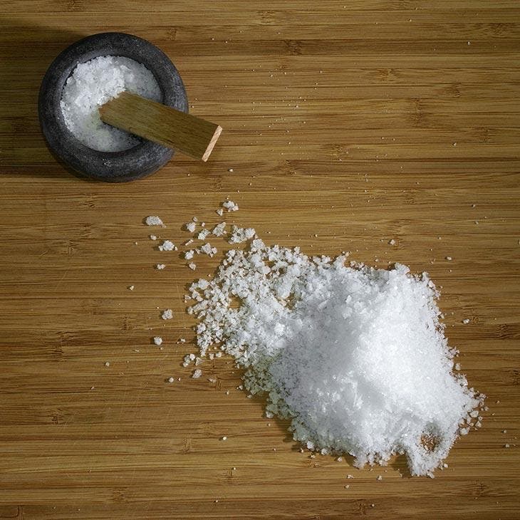 Wie entferne ich Tomatensaucenflecken effektiv? 3 Salz