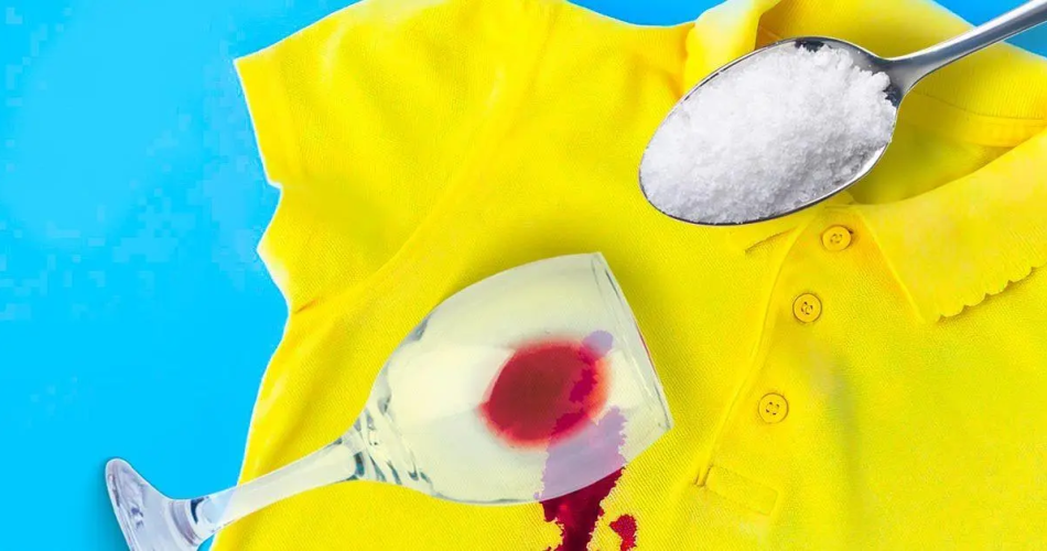 Wie entferne ich Weinflecken aus Stoffen? Das Make-up, das Sie nach den Feiertagen brauchen