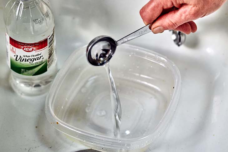 Weißweinessig zum Entfetten
