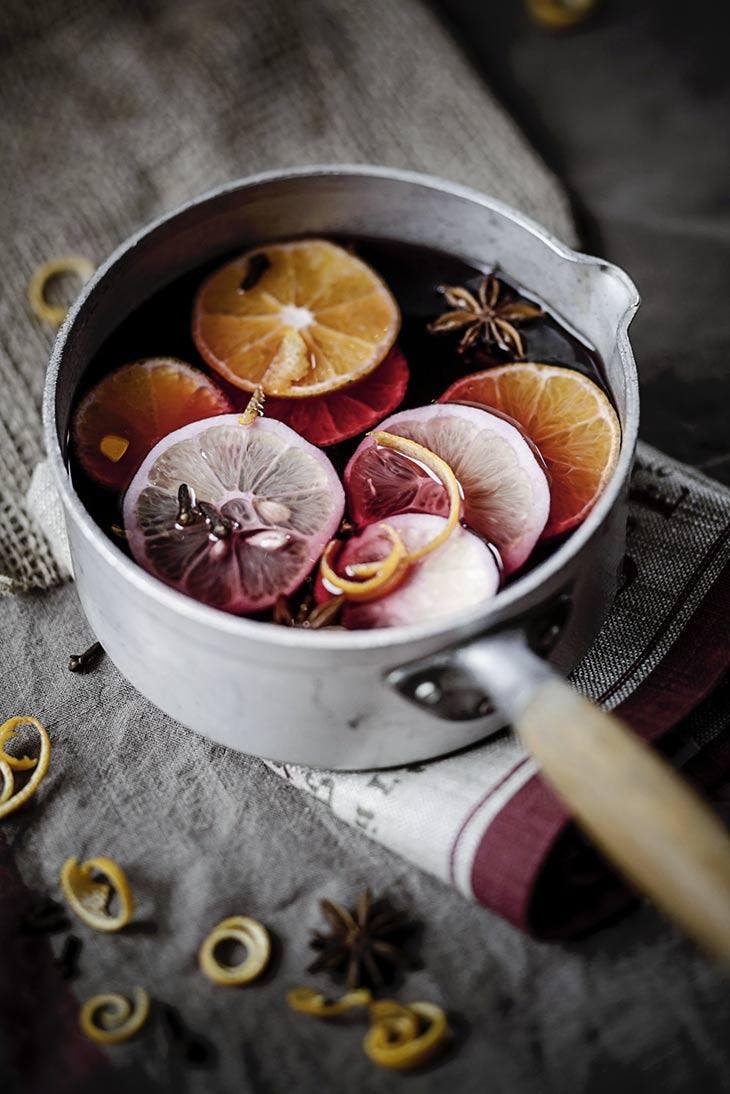 Zitrusscheiben in einer Pfanne