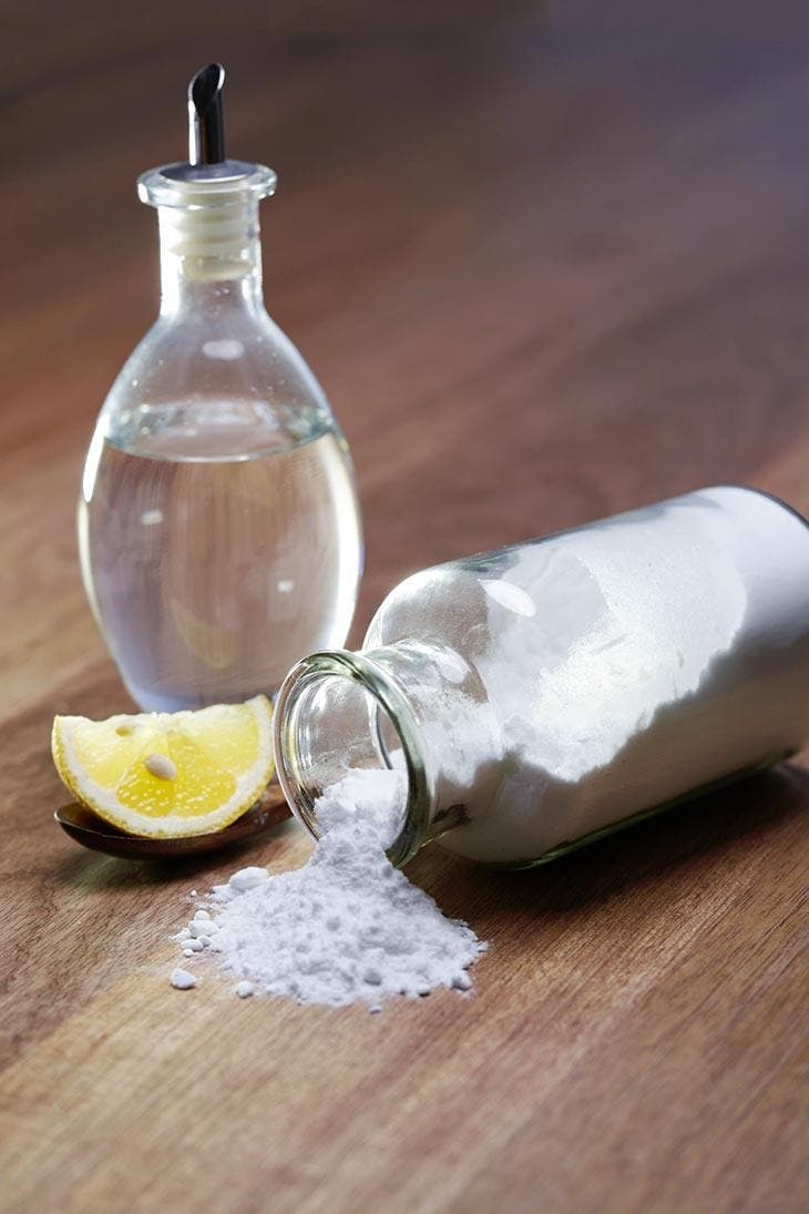 Weißer Essig und Backpulver