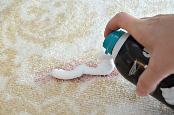 Wie lässt man einen Teppich neu und sauber aussehen? 3 einfache und effektive Tipps 2 Rasierschaummatte