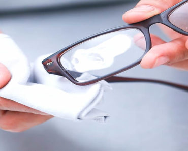 Wie man Brillen und Kontaktlinsen gut reinigt und desinfiziert lässt