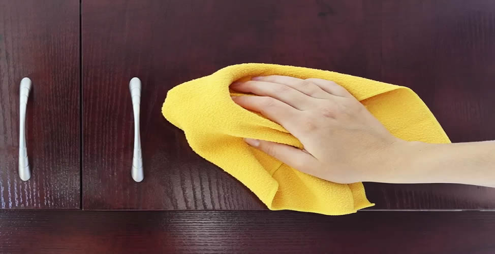 Wie man Holzmöbel reinigt