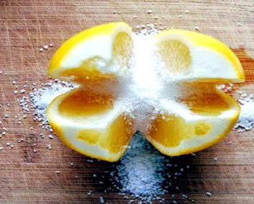 Wie man Zitrone mit Salz bei der Reinigung verwendet: Ein starker Verbündeter