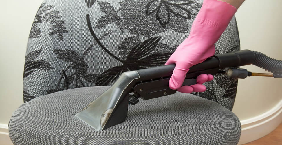 Wie man den Stuhl reinigt