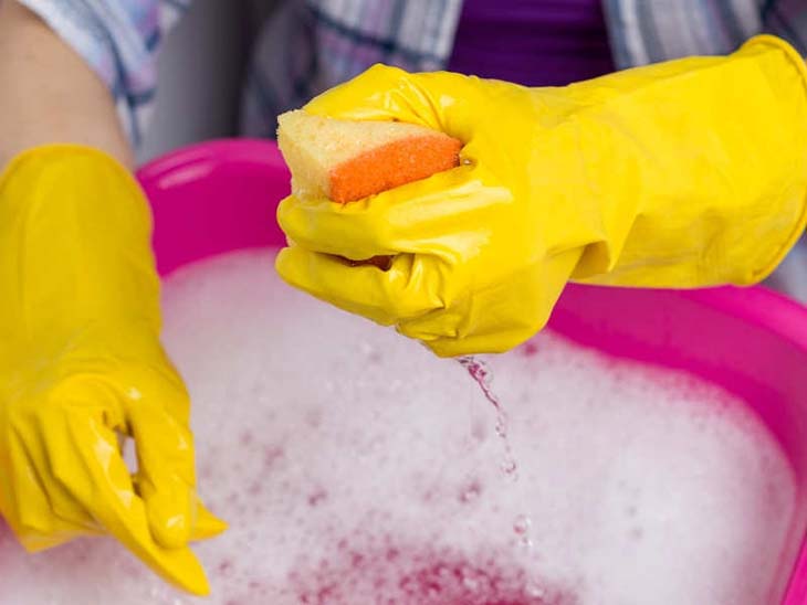 Wie reinige ich den Backofen schnell und mühelos mit dem Salz-Trick? 5 Seifenwasser