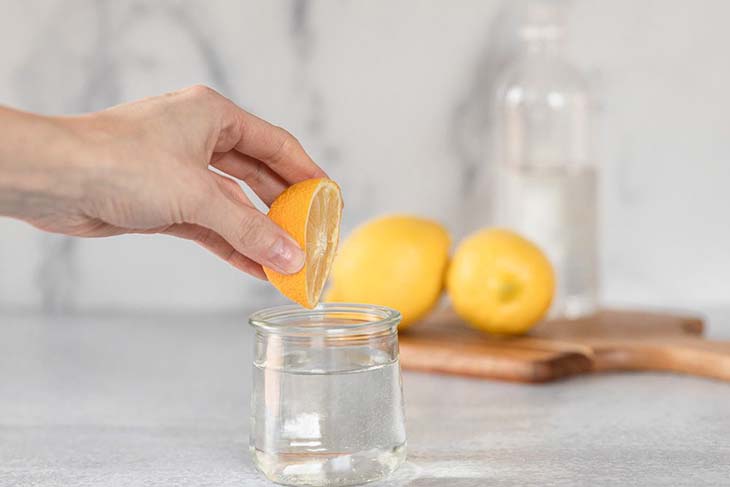 Wie reinige ich den Backofen schnell und mühelos mit dem Salz-Trick? 4 Zitronensaft