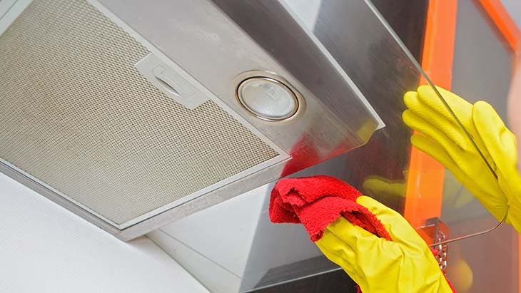 Wie reinige ich die Dunstabzugshaube? Ein toller Trick, damit es wie neu aussieht 4 die Haube glänzt