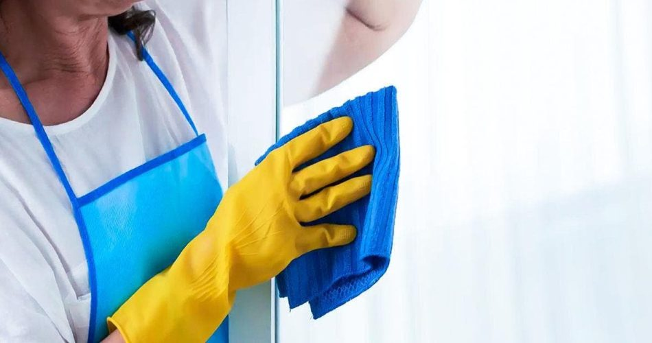 Wie reinigt man Fenster, ohne Streifen zu hinterlassen? Natürliche Tipps und Rezepte