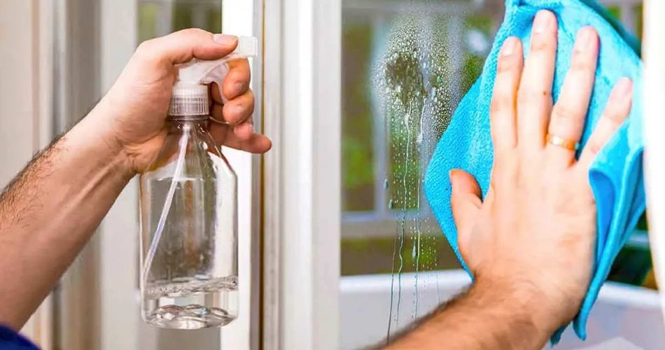 Wie reinigt man Fenster und Spiegel, ohne Flecken zu hinterlassen? 4 unfehlbare Tipps