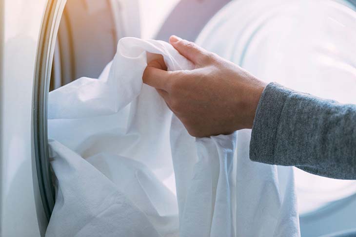 Saubere, weiße Wäsche