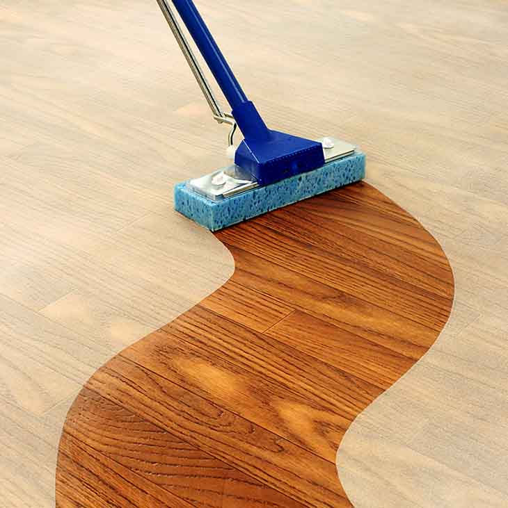 Wie reinigt man die schmutzigsten Böden? 5 unfehlbare Tricks 4 polierter Holzboden