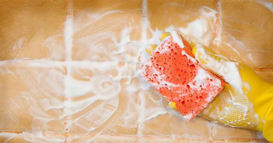 Wie reinigt man die schmutzigsten Böden? 5 unfehlbare Tipps