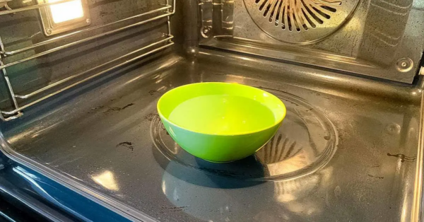 Wie reinigt man einen Backofen? 5 praktische Tipps