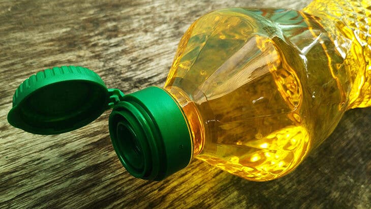 Kappe einer Flasche Pflanzenöl