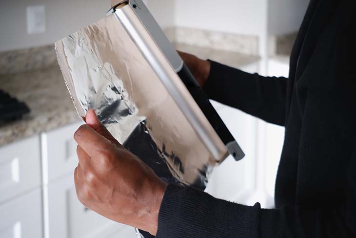 Wie verhindert man mit Essig Schmutz an den Küchenwänden? 4 Aluminiumtafel