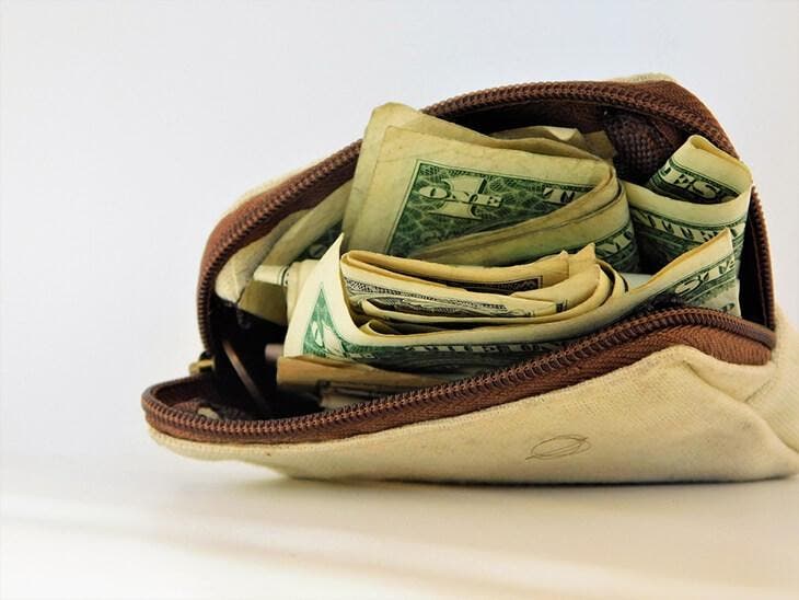 Wozu dienen die kleinen Löcher in Reißverschlüssen? Eine sehr nützliche unbekannte Funktion 3 Beschädigter Reißverschluss