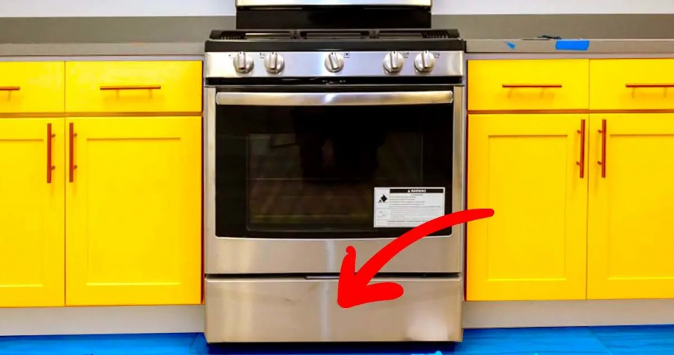 Wozu dient das Fach unter dem Küchenofen?