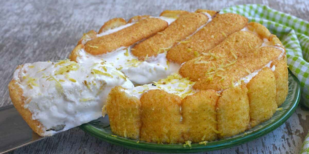 Wunderschöne Tarte mit Löffelbiskuits und Zitrone, ein perfektes, sehr elegantes Dessert