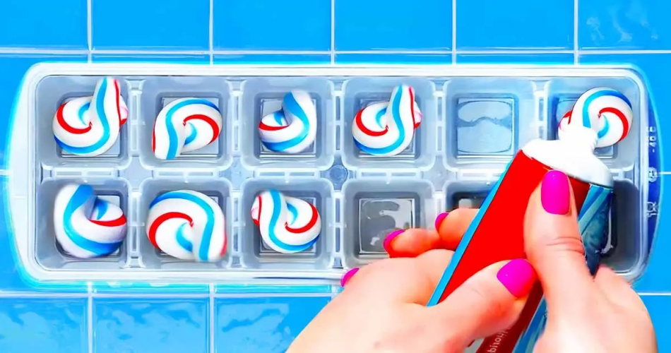 Zahnpasta in eine Eiswürfelschale geben: der Geheimtipp für ein sauberes Zuhause