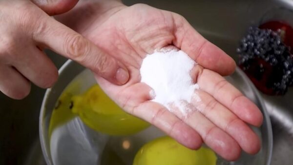 Zitronen, zum Kochen bringen: 1 Prise Natron und in wenigen Minuten passiert das Undenkbare