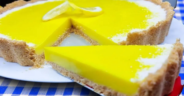 Zitronentarte ohne Ofen: Sie benötigen eine Zitrone und einen Liter Milch