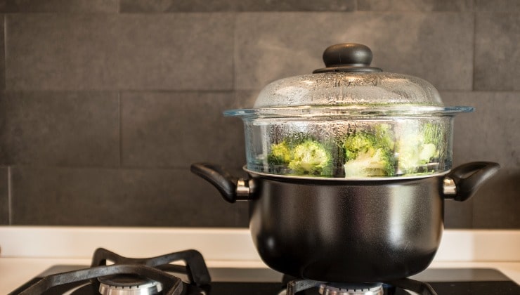 Dampfgaren in einer Auflaufform