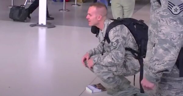 Soldier Kneels Down Ready To See The Face He Hasn’t Kissed In So Long