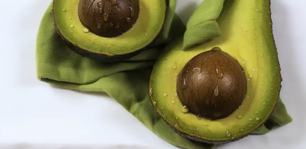 7 Geheimnisse, um Avocados anzubauen und schnell große Ernten zu erzielen
