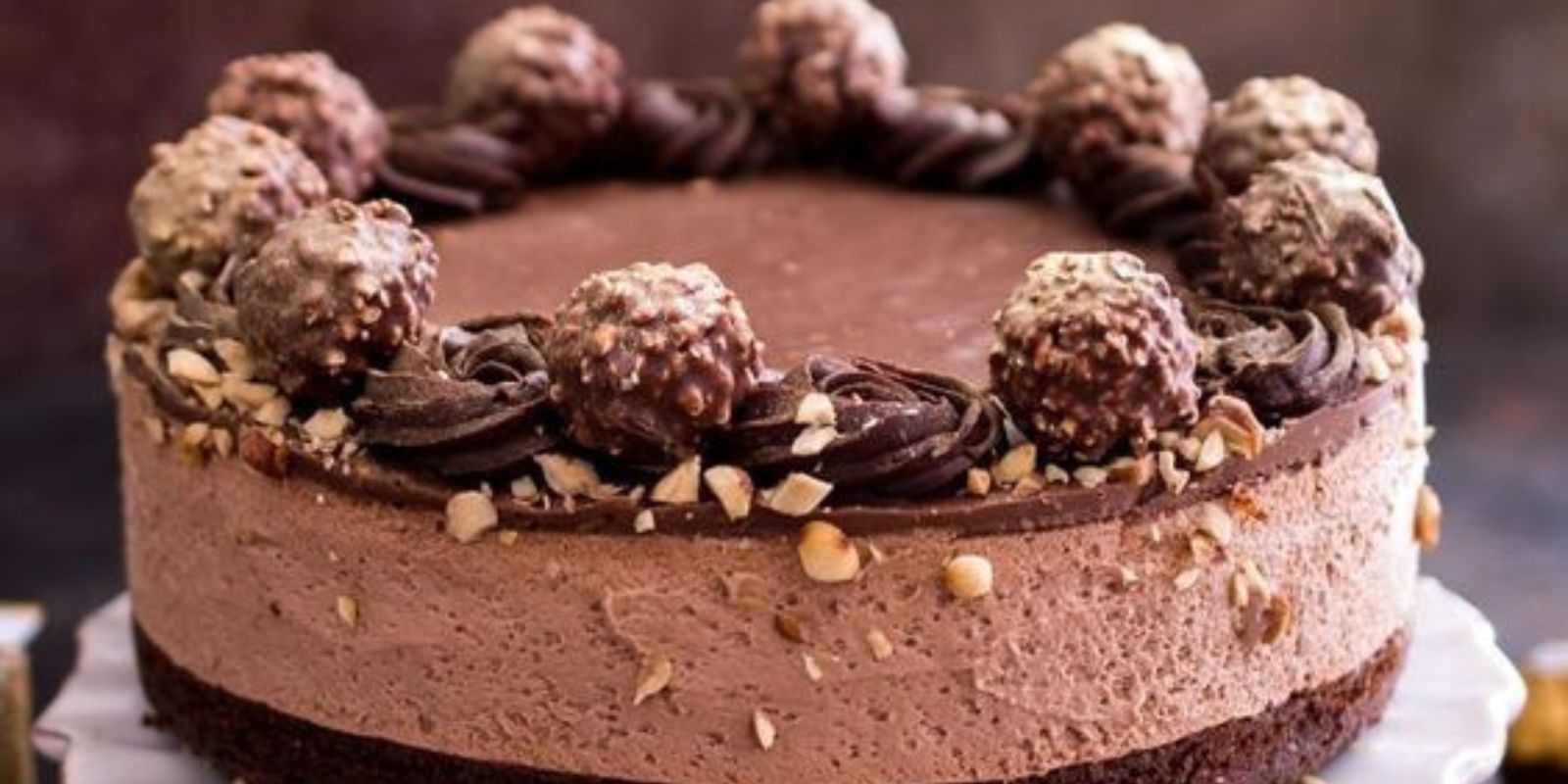 “Ferrero Rocher Torte: Ein Fest der Sinne in jeder Schicht”