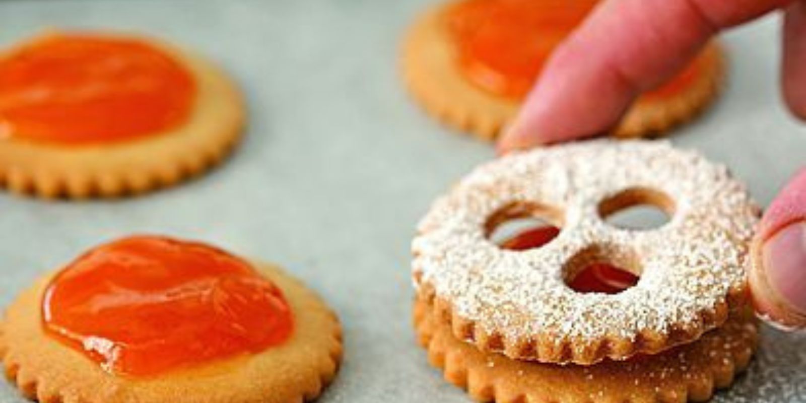 “Festliche Verführung: Plätzchen mit Marmelade für die perfekte Weihnachtsbäckerei”