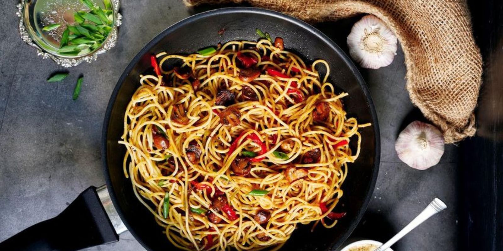 “Geschmackvoll und Leicht: Spaghetti mit Zitronen-Kräuter-Sauce”