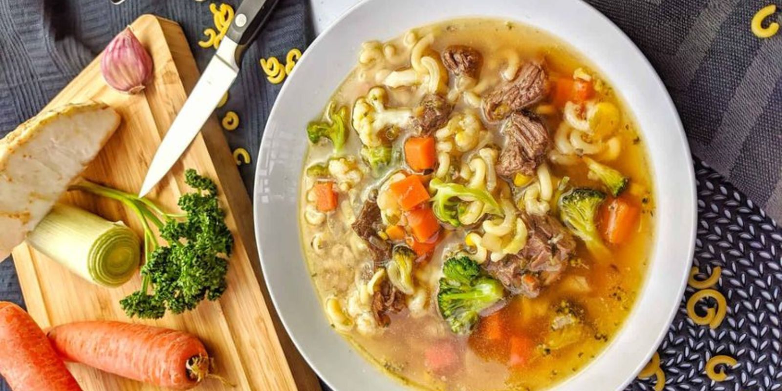 “Herzhafter Genuss: Rindfleischeintopf für Gemütlichkeit auf dem Teller”