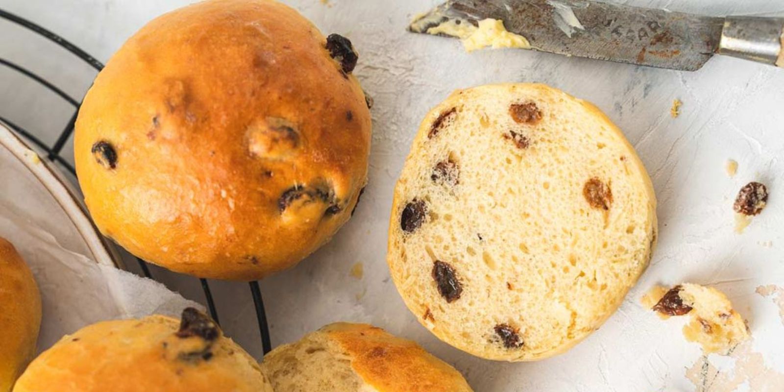 “Leckere Rosinenbrötchen: Ein Hauch von Süße zum Frühstück”