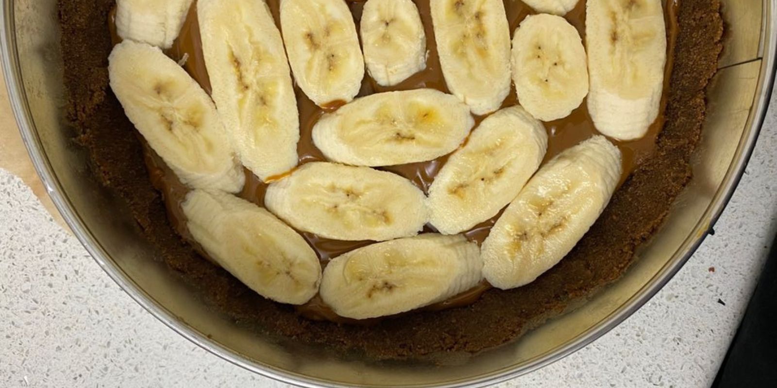 “Süße Verlockung: Saftiger Bananenkuchen vom Blech”