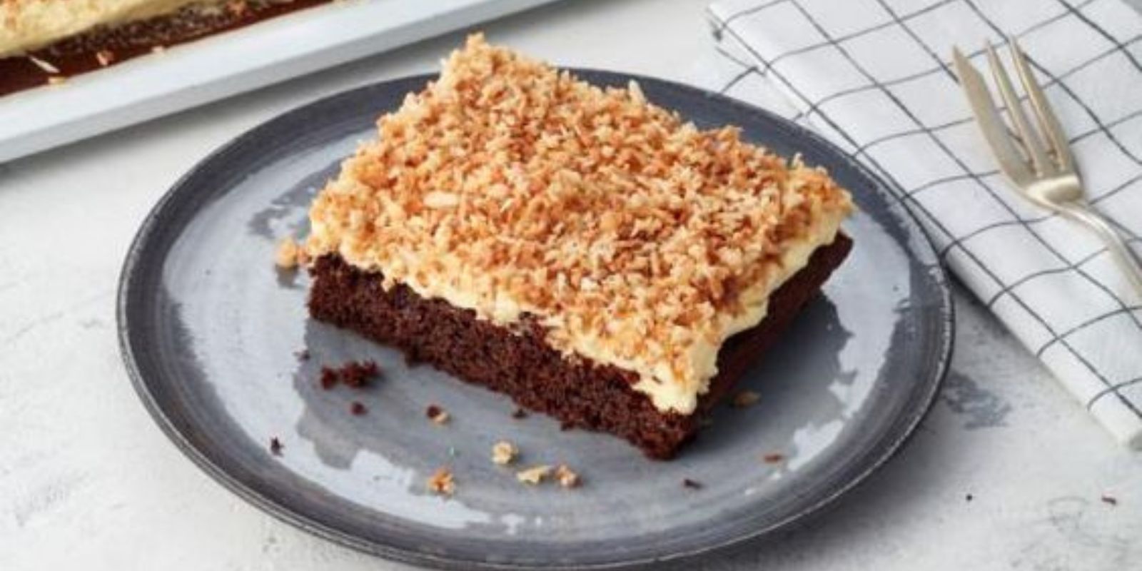 “Süßer Genuss: Blechkuchen ‘Gebrannte Mandeln’”