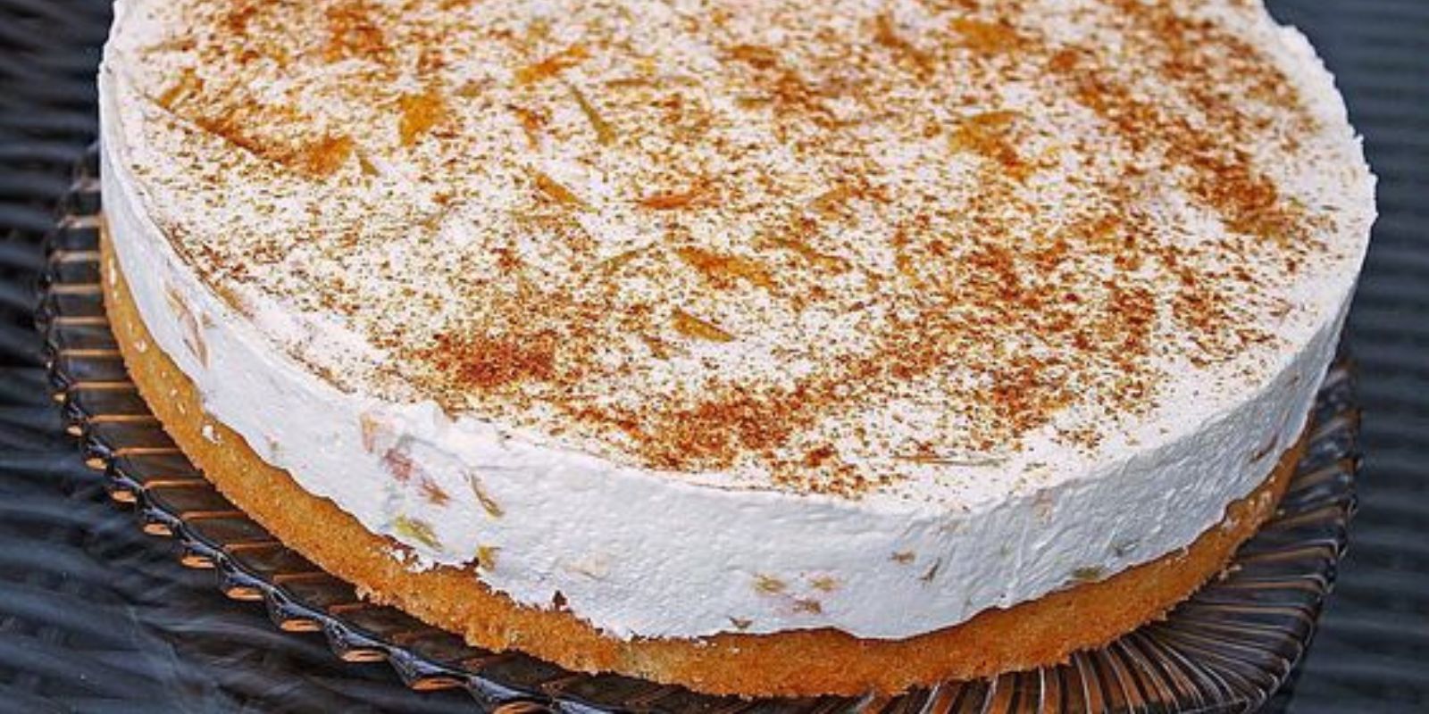 “Sommerliche Köstlichkeit: Pfirsich-Schmand-Kuchen für den perfekten Genuss”