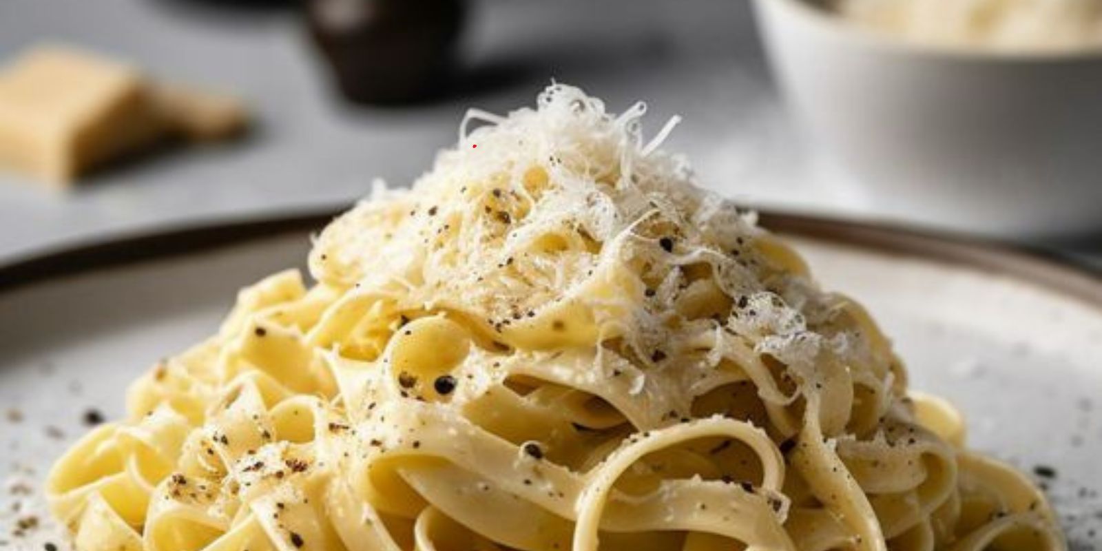 “Wie bereite ich Pasta mit Champignons und Rinderfilet in einer Kräuterbutter-Sahne-Sauce zu?”