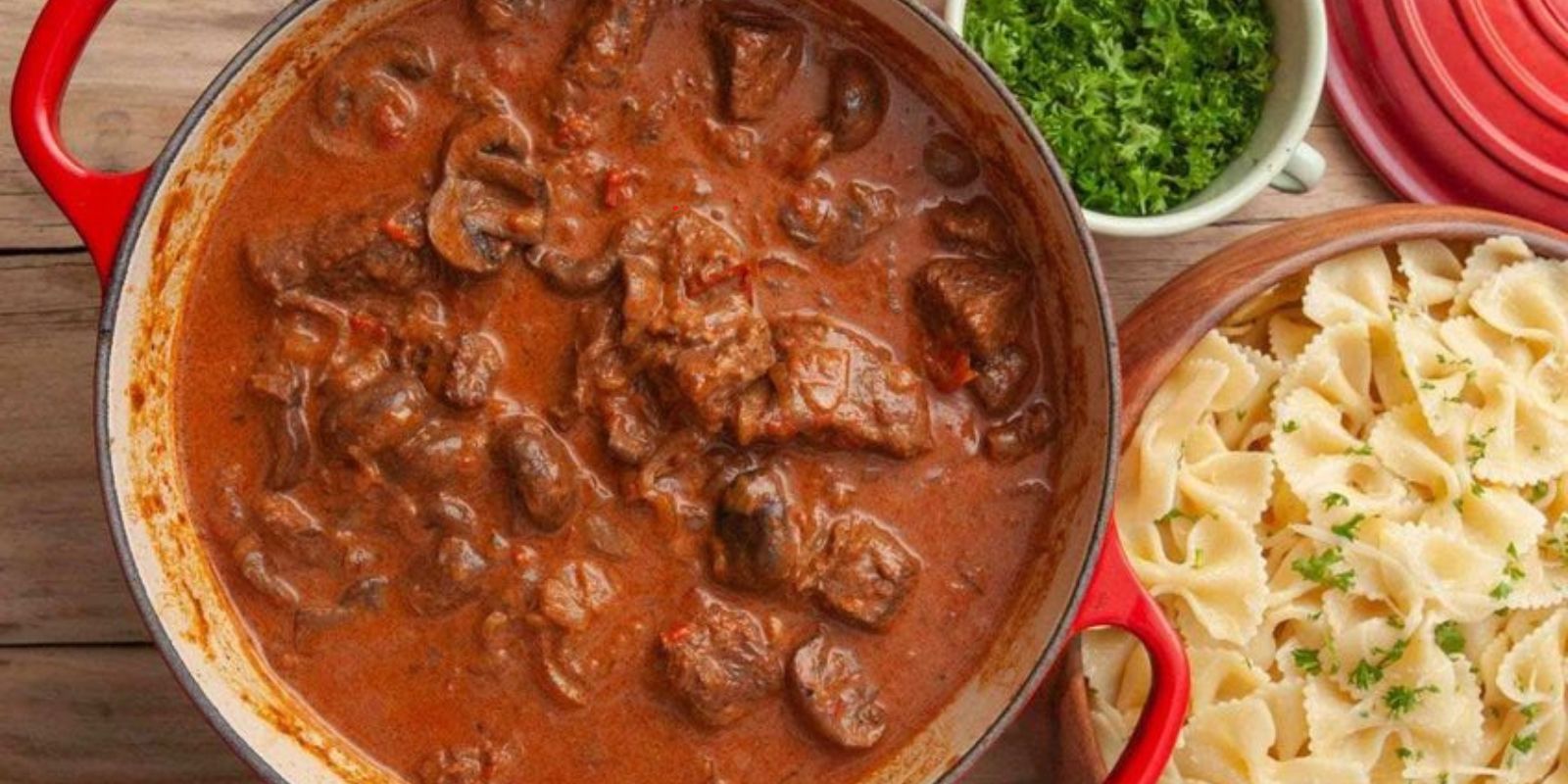 “Wie bereitet man das beste Gulasch nach Oma Magda zu?”