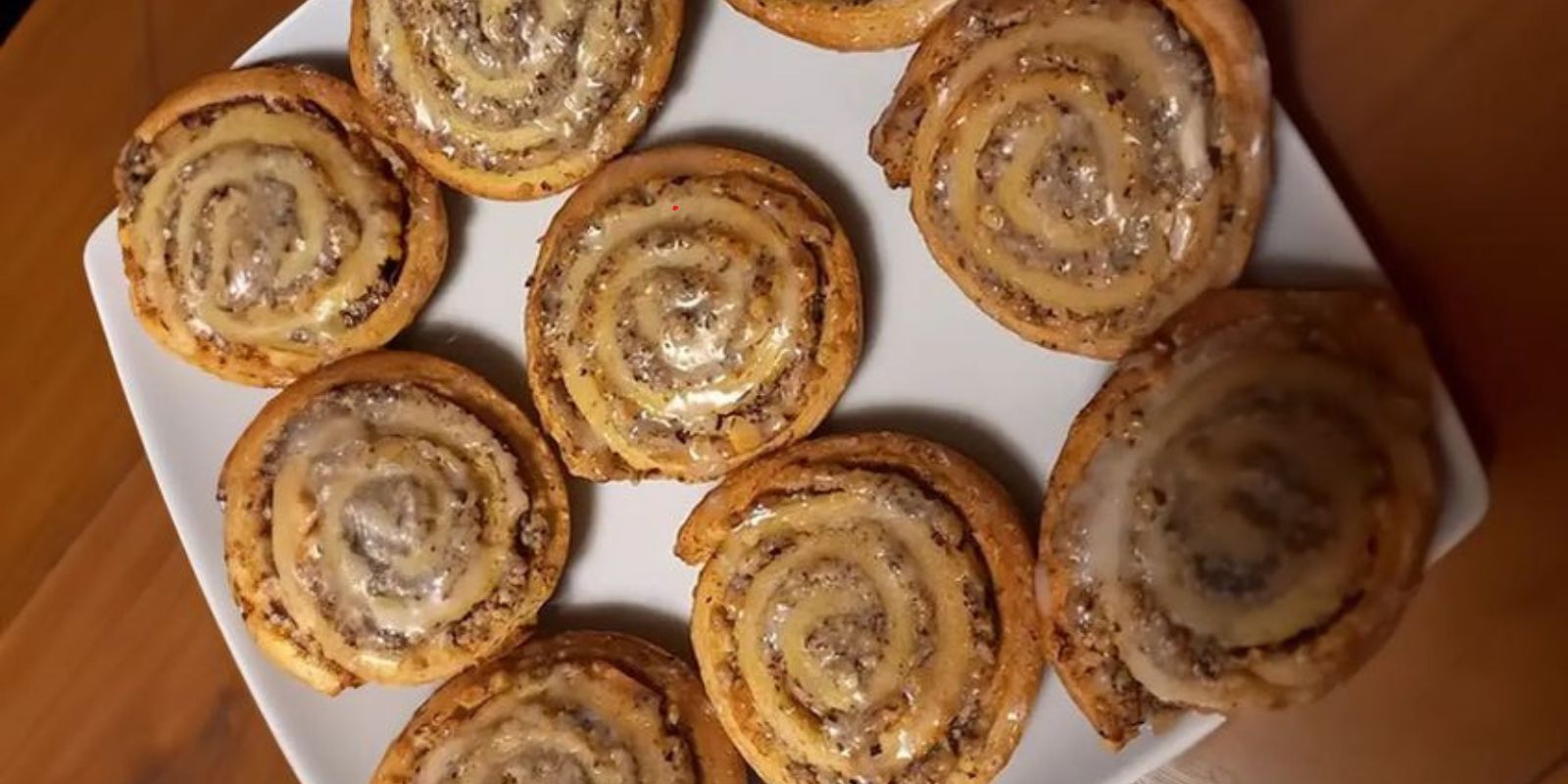 “Wie bereitet man traditionelle Großmutters Nussschnecken zu?”