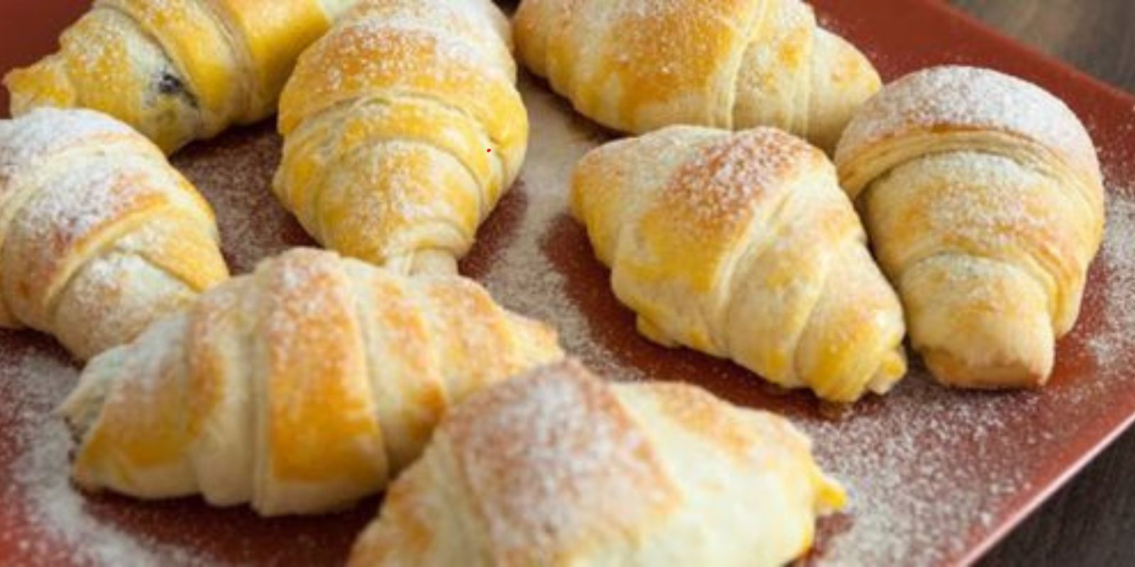 “Wie einfach können Sie köstliche Puddinghörnchen zubereiten, die perfekt zum Kaffee passen?”