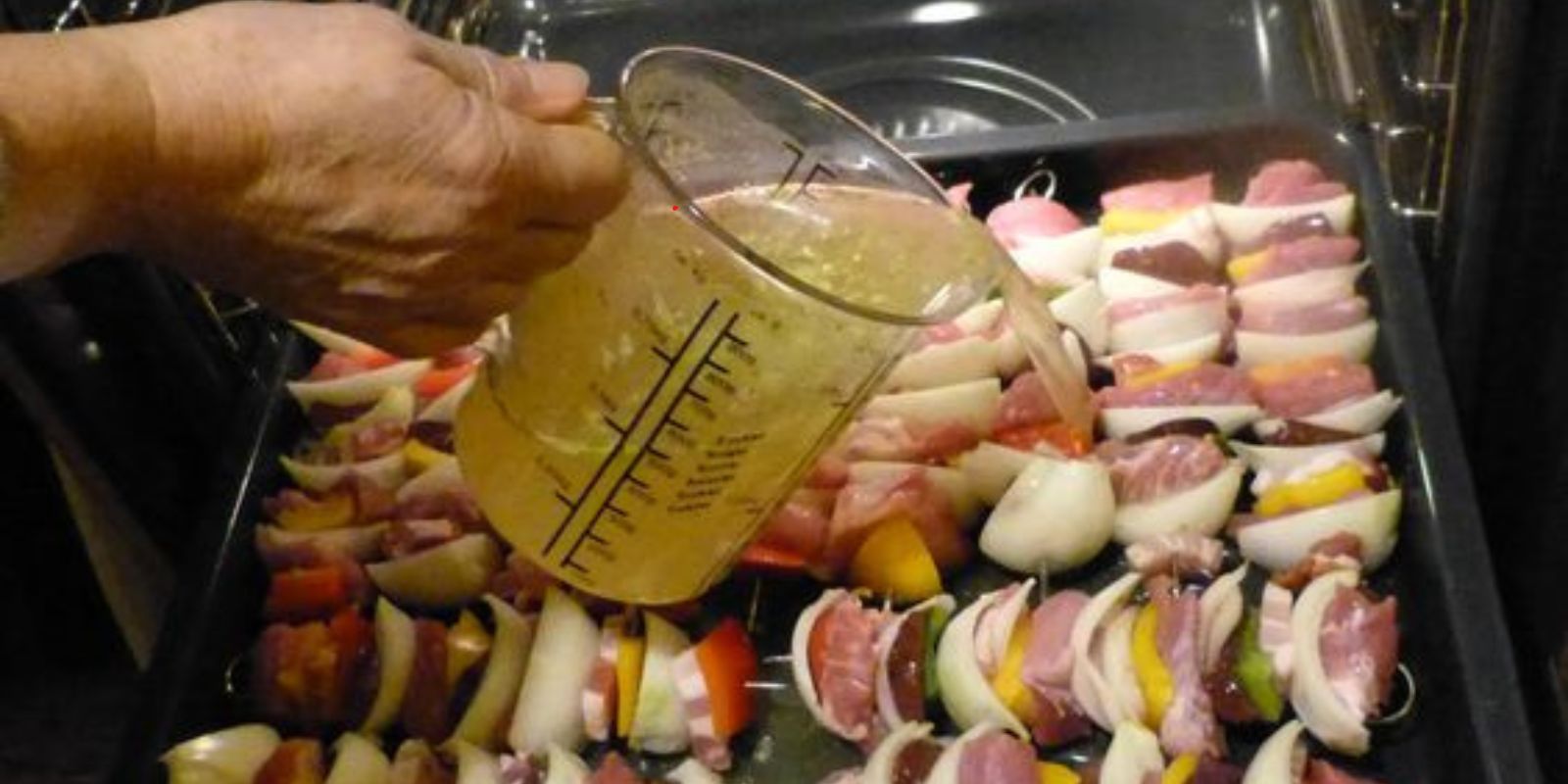 “Wie können Sie Schaschlik zubereiten, dessen Geschmack besser ist als aus der Frittenschiebe?”