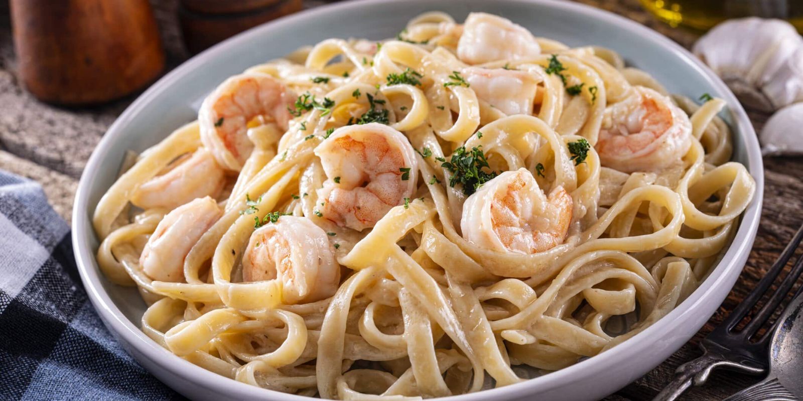 Alfredo-Nudeln mit Garnelen