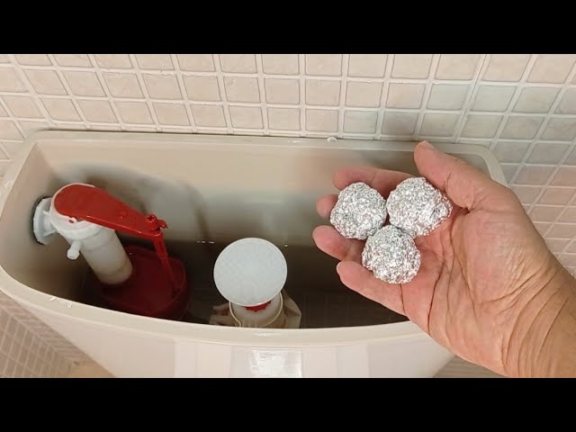 Alufolie in die Toilette legen… und DAS passiert!