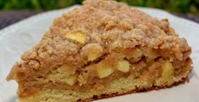 Apfel-Blechkuchen mit Zimt-Streuseln