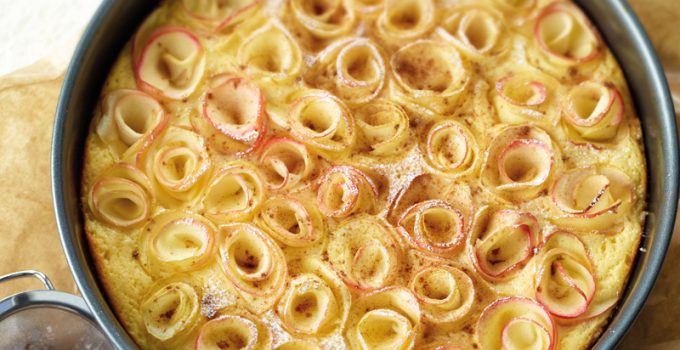 Apfel-Rosenkuchen mit Vanillecreme