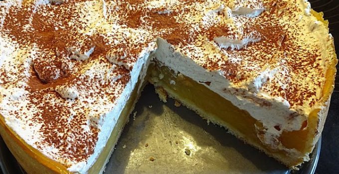 Apfelkuchen mit Sahne Zimt Haube