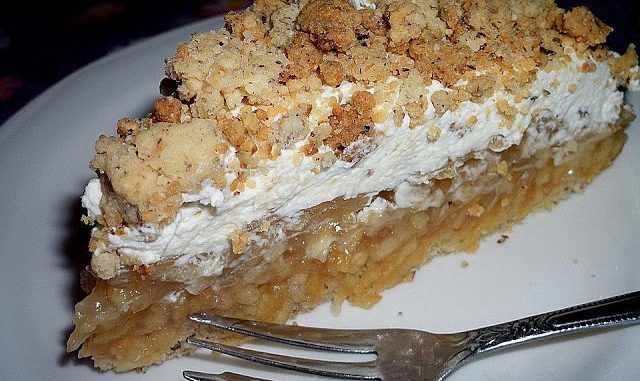 Apfeltorte mit Nussstreuseln